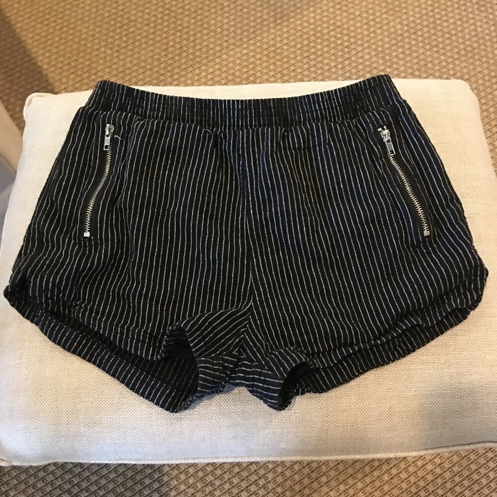 Forever 21 Women's Pinstripe Shorts w/Zipper Pockets